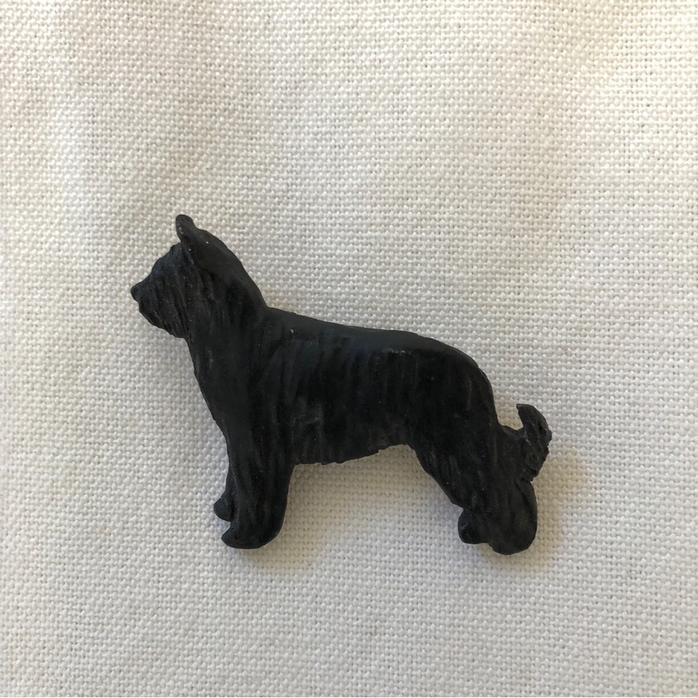 BRIARD DOG BROOCH